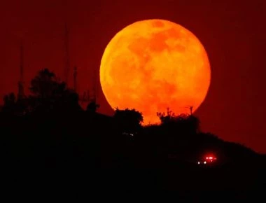 Τρόμο σπέρνει η έκλειψη της σελήνης: Συνωμοσιολόγοι μιλούν για την θεωρία της «τετράδας» που θα φέρει τον Αρμαγεδδώνα